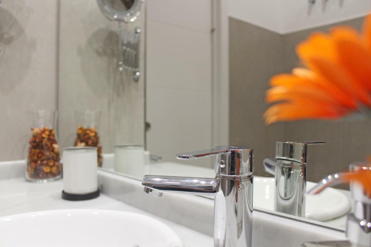 Apartamentos Reyes Catolicos 14 เซบีญา ภายนอก รูปภาพ